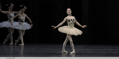 An evening of modern ballets "So Are We: León and Lightfoot": Shoot the moon. Standby